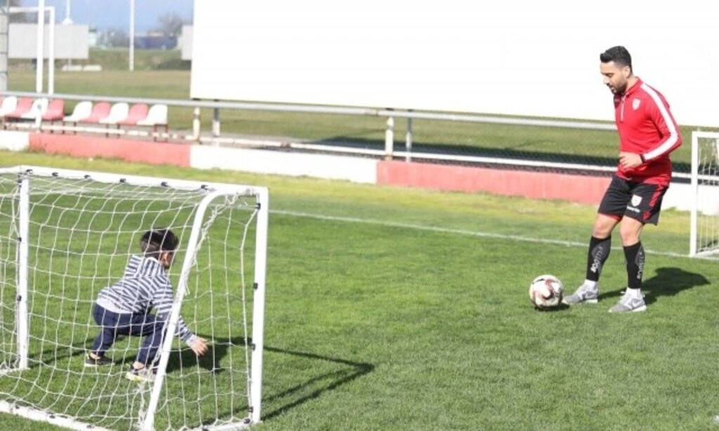 Yılmaz Özeren oğlu ile birlikte top oynadı - Resim 2