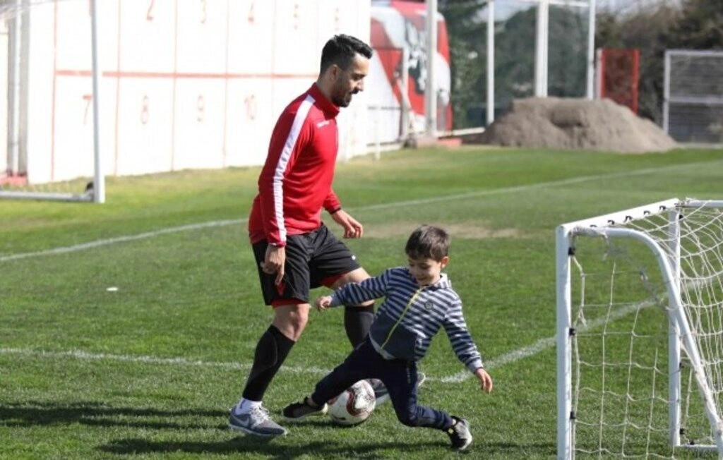 Yılmaz Özeren oğlu ile birlikte top oynadı - Resim 6