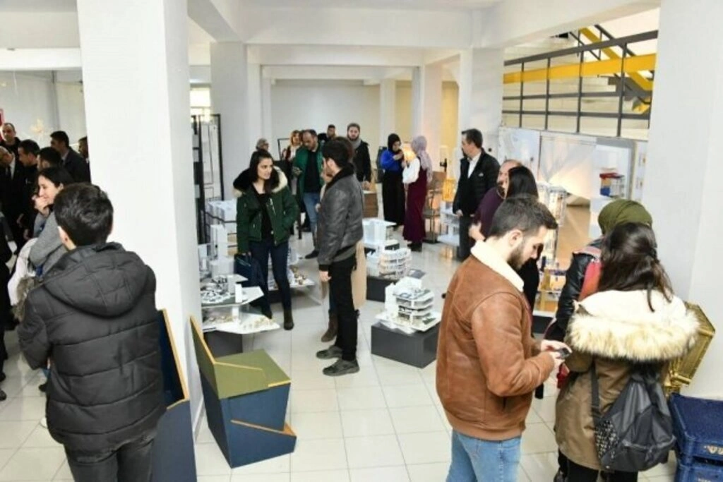 Mimarlık Fakültesi Öğrenci Projeleri Sergisi Açıldı - Resim 6