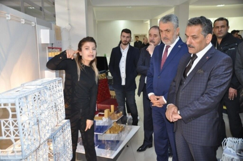 Mimarlık Fakültesi Öğrenci Projeleri Sergisi Açıldı - Resim 12
