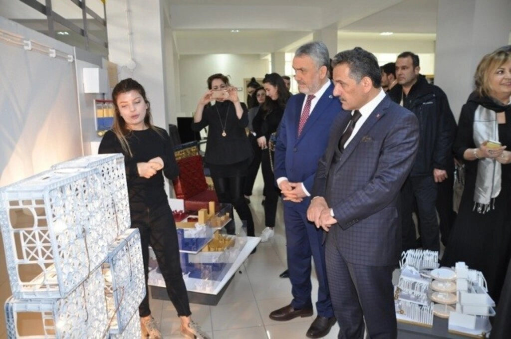 Mimarlık Fakültesi Öğrenci Projeleri Sergisi Açıldı - Resim 17