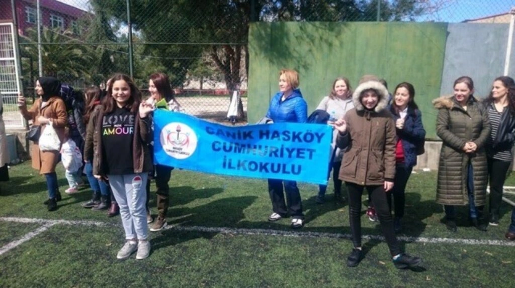 Canik Hasköy Cumhuriyet İlkokulu'ndan Babamla maçım var projesi - Resim 1