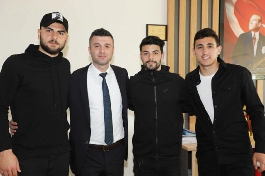 Samsunsporlu futbolcular Gökgöl Şehit Mahir Emen İlkokulu'nda - Resim 6