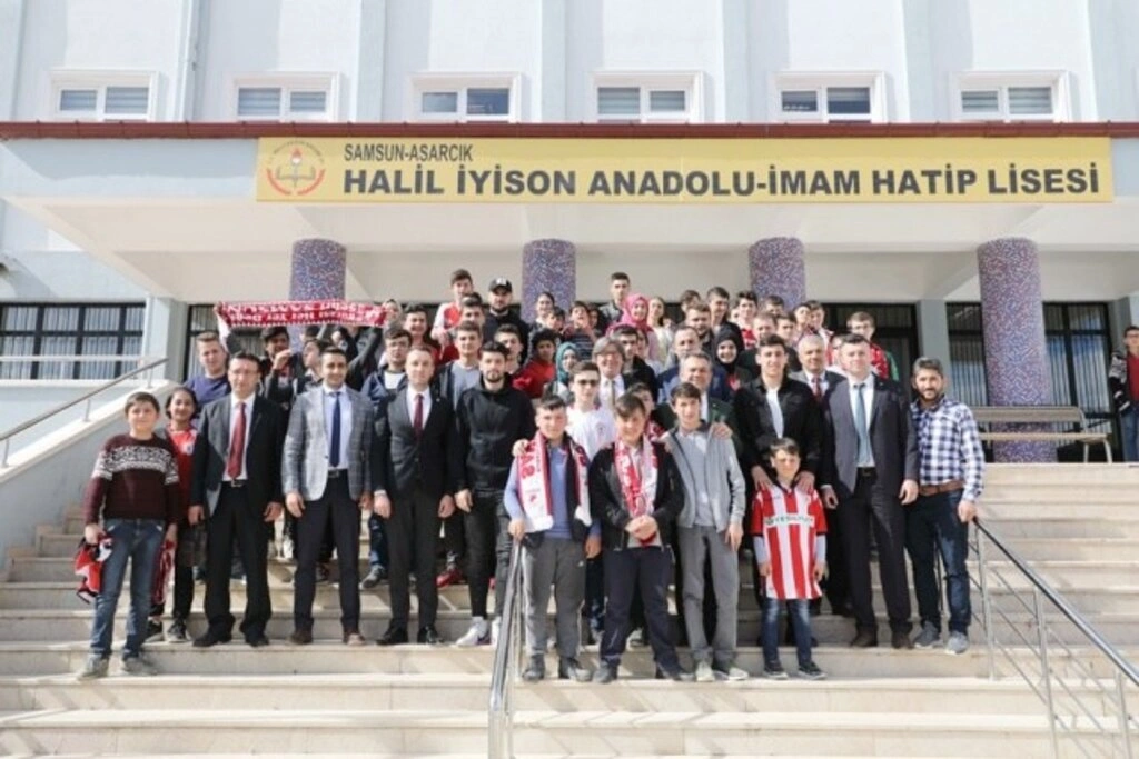 Samsunsporlu futbolcular Gökgöl Şehit Mahir Emen İlkokulu'nda - Resim 7