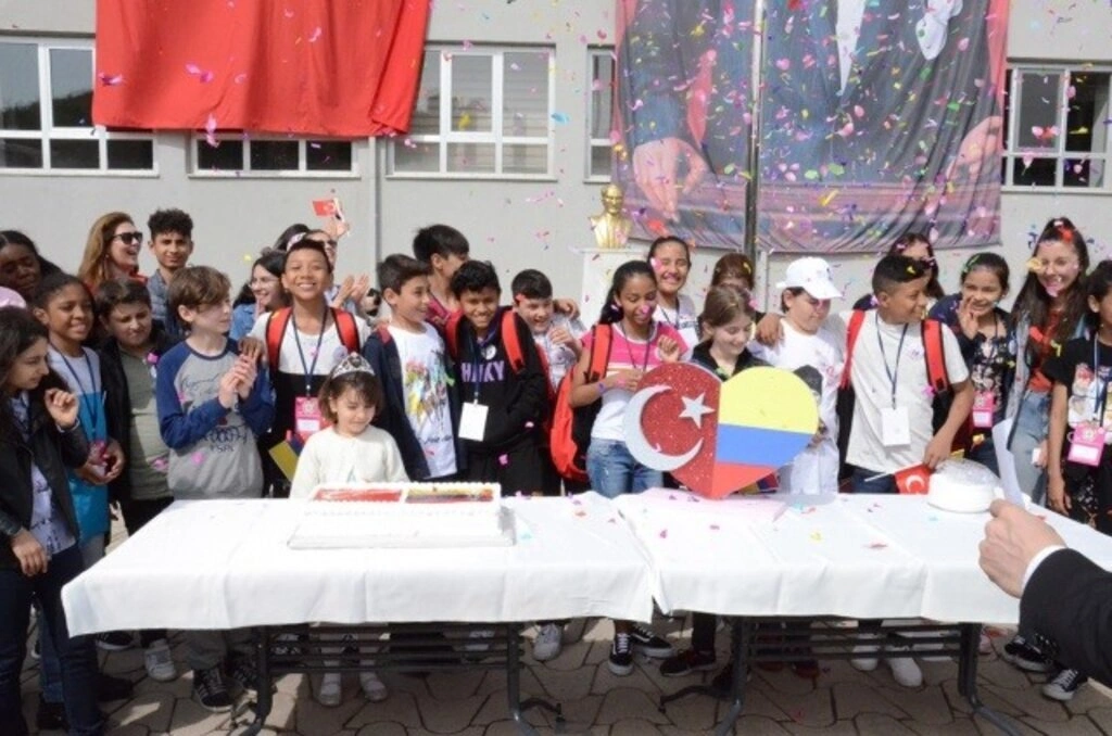 23 Nisan’ın Kolombiyalı Öğrencileri OMÜ Vakfı Kolejinde - Resim 3