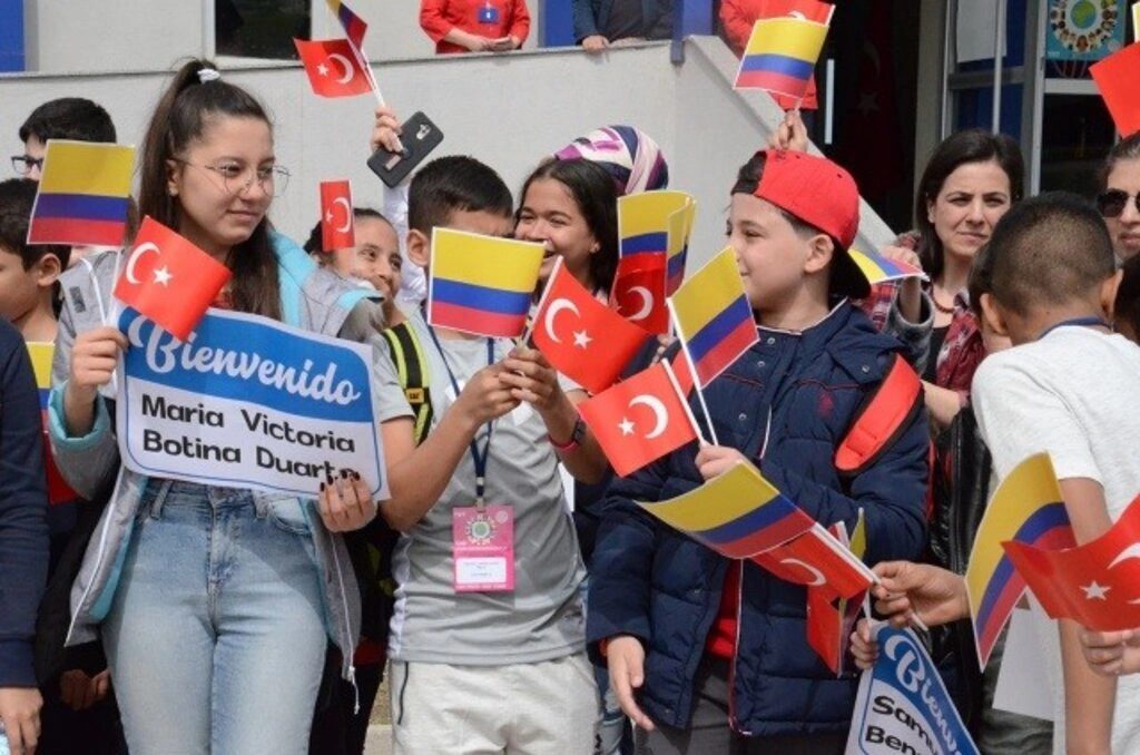 23 Nisan’ın Kolombiyalı Öğrencileri OMÜ Vakfı Kolejinde - Resim 4