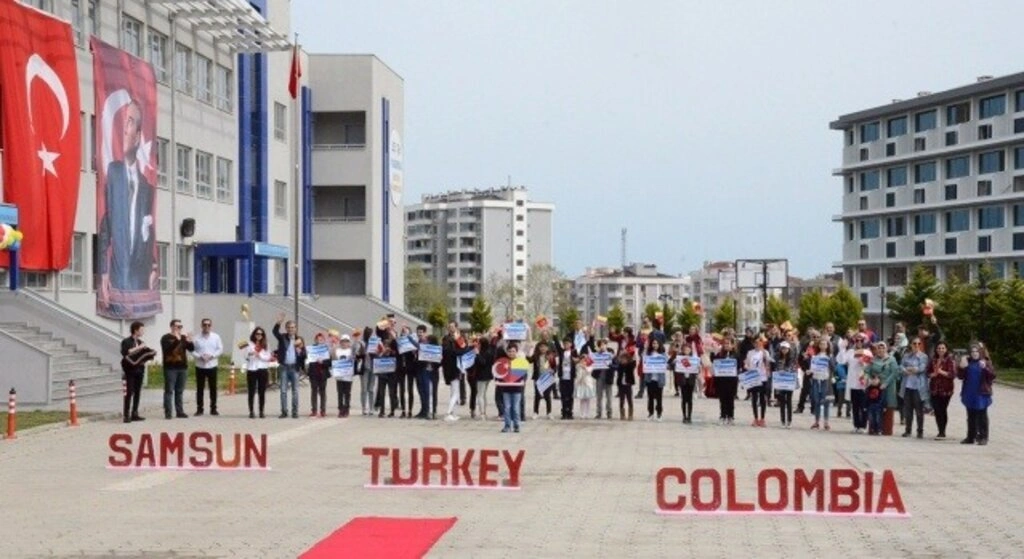 23 Nisan’ın Kolombiyalı Öğrencileri OMÜ Vakfı Kolejinde - Resim 7