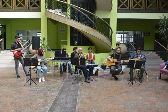 Kavak Rıdvan Çelikel Fen Lisesisi öğrencilerinin huzurevi konseri - Resim 2