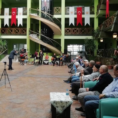 Kavak Rıdvan Çelikel Fen Lisesisi öğrencilerinin huzurevi konseri - Resim 3