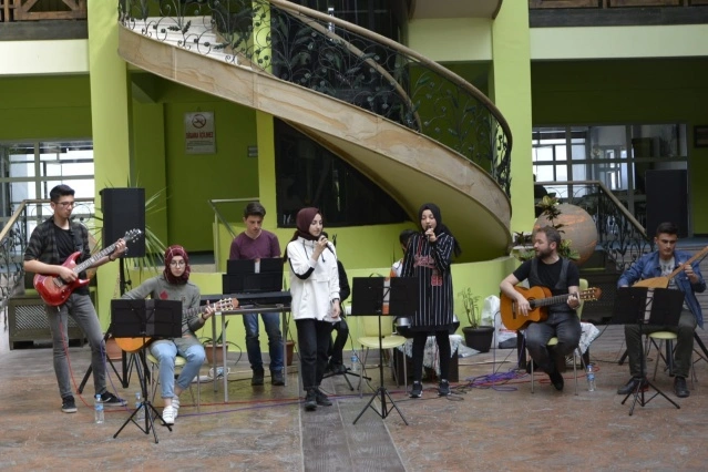 Kavak Rıdvan Çelikel Fen Lisesisi öğrencilerinin huzurevi konseri - Resim 4