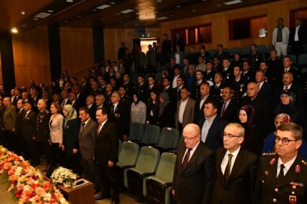 Devlet Övünç Madalyası Ve Beratı Samsunlu Şehit Aileleri Ve Gazilere Tevdi edildi - Resim 1