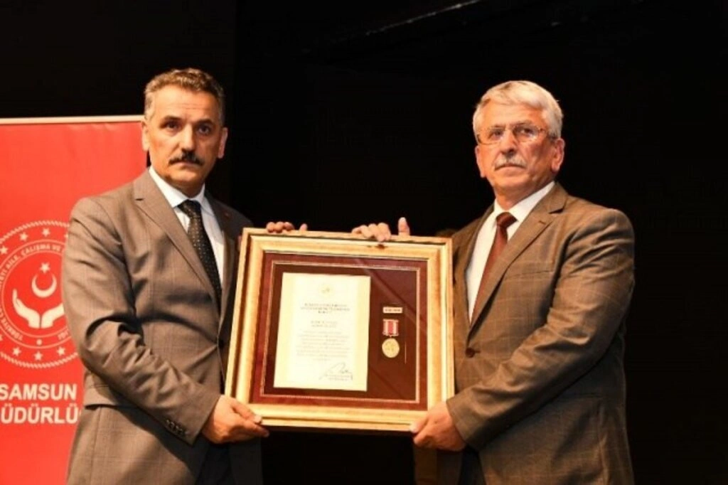Devlet Övünç Madalyası Ve Beratı Samsunlu Şehit Aileleri Ve Gazilere Tevdi edildi - Resim 2