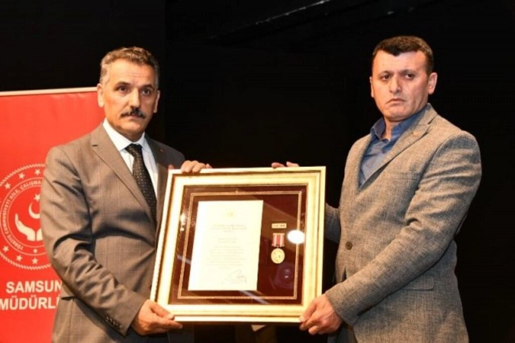 Devlet Övünç Madalyası Ve Beratı Samsunlu Şehit Aileleri Ve Gazilere Tevdi edildi - Resim 5