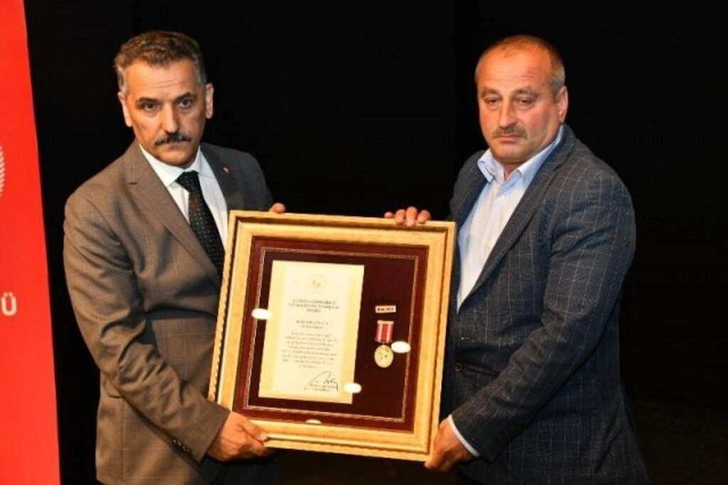 Devlet Övünç Madalyası Ve Beratı Samsunlu Şehit Aileleri Ve Gazilere Tevdi edildi - Resim 13