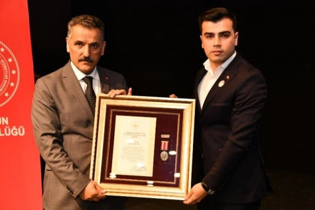Devlet Övünç Madalyası Ve Beratı Samsunlu Şehit Aileleri Ve Gazilere Tevdi edildi - Resim 17
