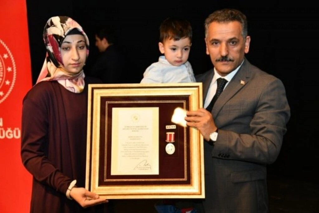 Devlet Övünç Madalyası Ve Beratı Samsunlu Şehit Aileleri Ve Gazilere Tevdi edildi - Resim 18