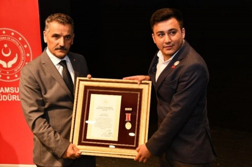 Devlet Övünç Madalyası Ve Beratı Samsunlu Şehit Aileleri Ve Gazilere Tevdi edildi - Resim 19