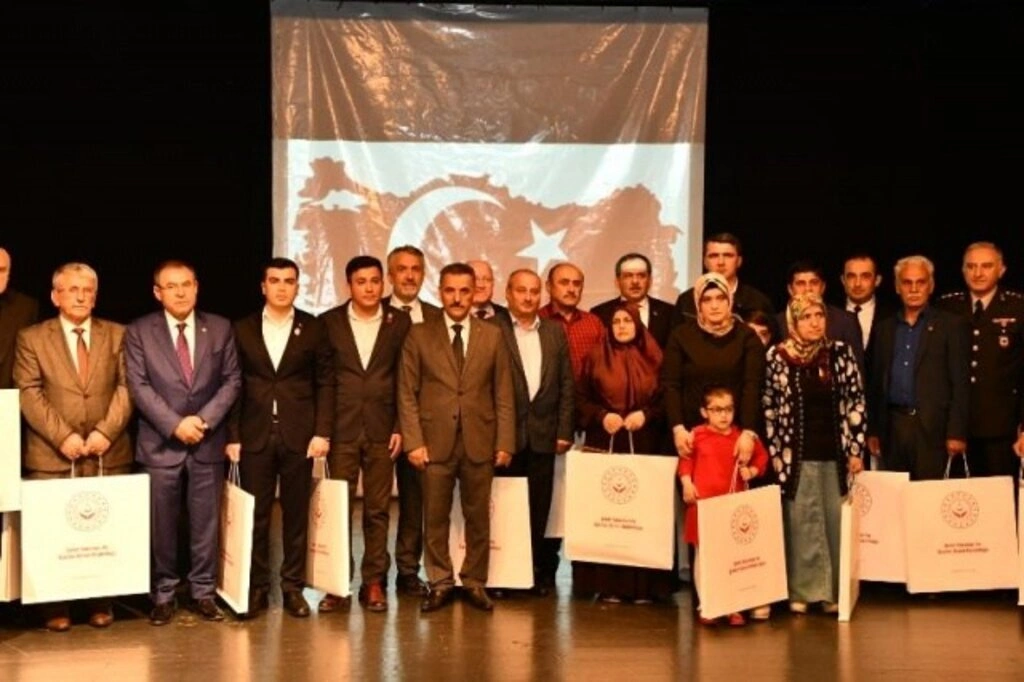 Devlet Övünç Madalyası Ve Beratı Samsunlu Şehit Aileleri Ve Gazilere Tevdi edildi - Resim 21