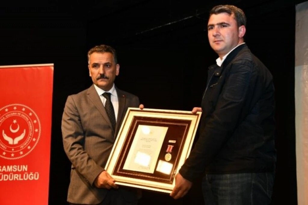 Devlet Övünç Madalyası Ve Beratı Samsunlu Şehit Aileleri Ve Gazilere Tevdi edildi - Resim 22
