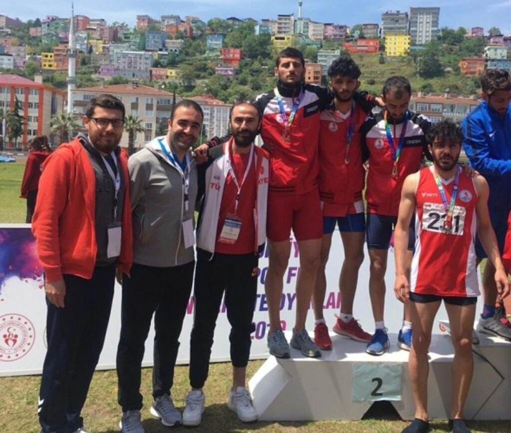 OMÜ Atletizm Takımı Başarılarını Madalyalarla Taçlandırdı - Resim 2