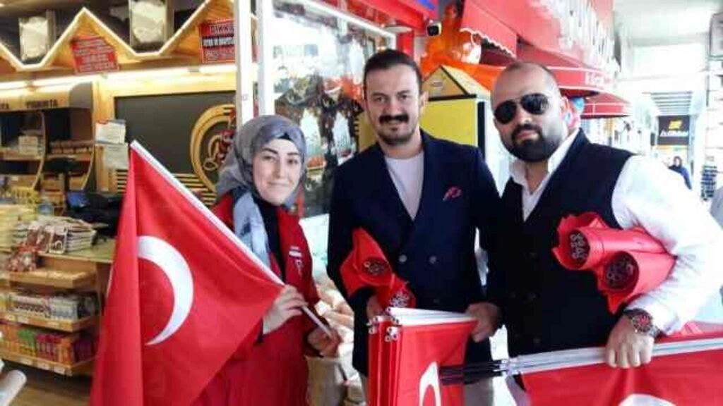SAMGİAD ve TÜGİK ailesi 1919 adet Türk Bayrağı Dağıttı - Resim 6