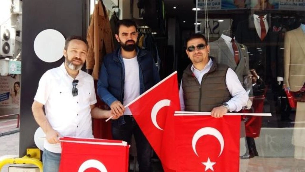 SAMGİAD ve TÜGİK ailesi 1919 adet Türk Bayrağı Dağıttı - Resim 9