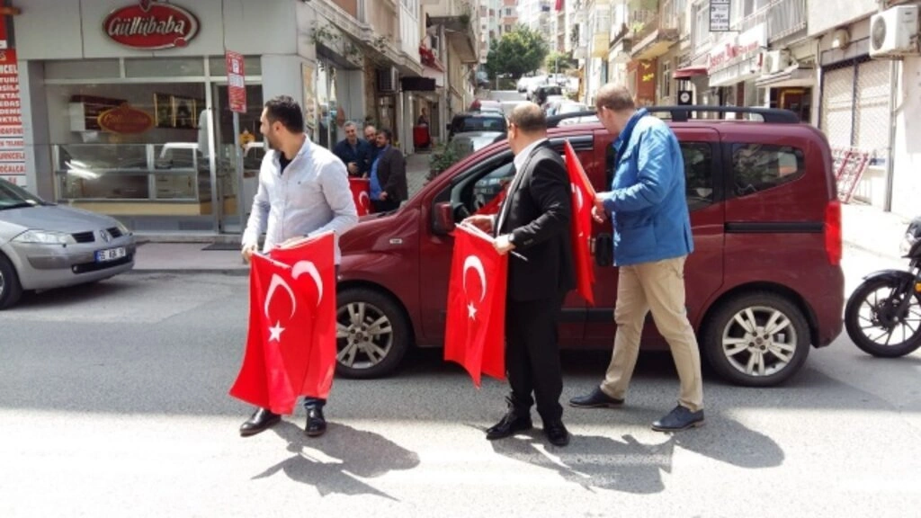 SAMGİAD ve TÜGİK ailesi 1919 adet Türk Bayrağı Dağıttı - Resim 17