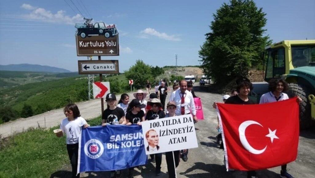 SAMSUN BİL KOLEJİ ÖĞRENCİLERİ KURTULUŞ YOLUNDAN HAVZA'YA GİTTİLER - Resim 1