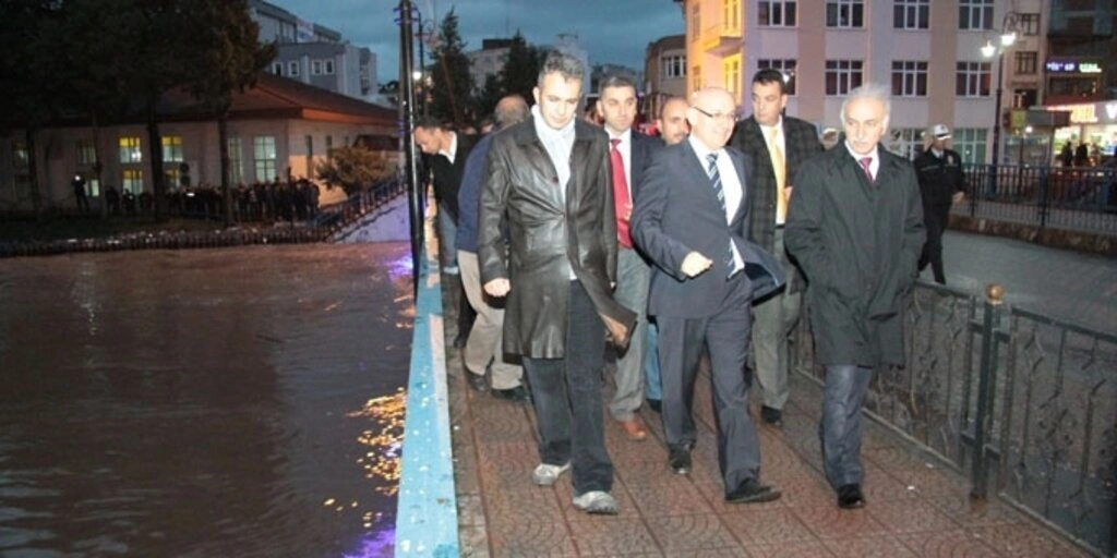Samsun'da sağanak yağış hayatı olumsuz etkiledi, dereler taştı, su baskınları meydana geldi - Resim 20