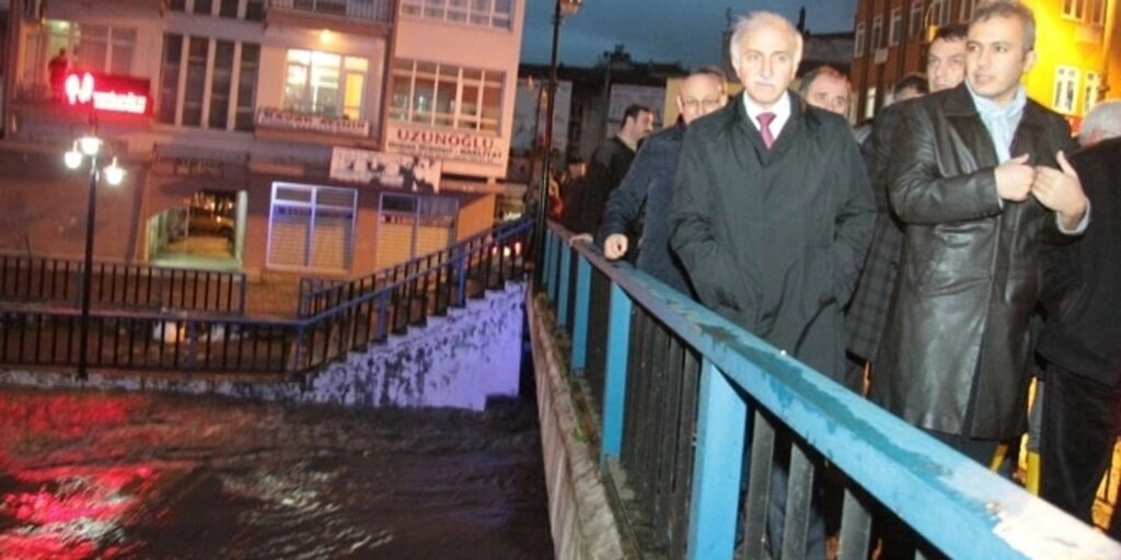 Samsun'da sağanak yağış hayatı olumsuz etkiledi, dereler taştı, su baskınları meydana geldi - Resim 24