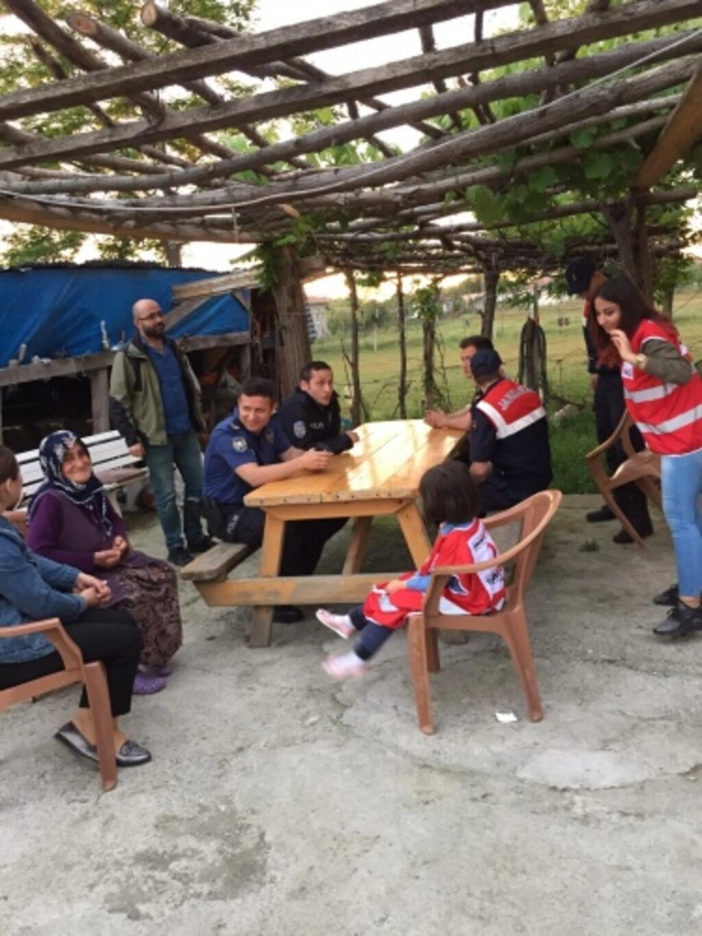 Alaçam Genç Kızılay üyeleri Şehit Ailelerinin evlerinde iftar yapıyor - Resim 3