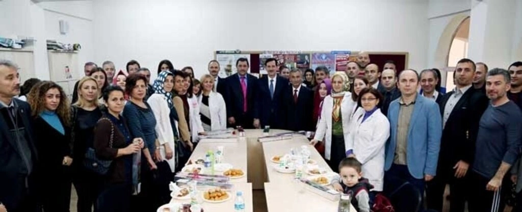 İlkadım Belediye Başkanı Erdoğan TOK, 24 Kasım Öğretmenler Günü nedeniyle öğretmenlere çiçek hediye etti.  - Resim 6
