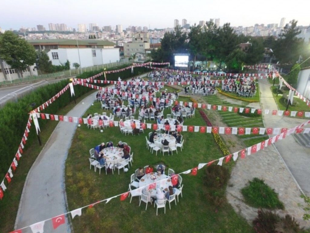 Kredi Yurtlar Kurumu Genel Müdürlüğü İftar Saati - Resim 1