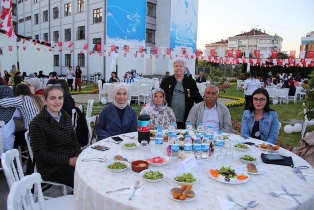 Kredi Yurtlar Kurumu Genel Müdürlüğü İftar Saati - Resim 4