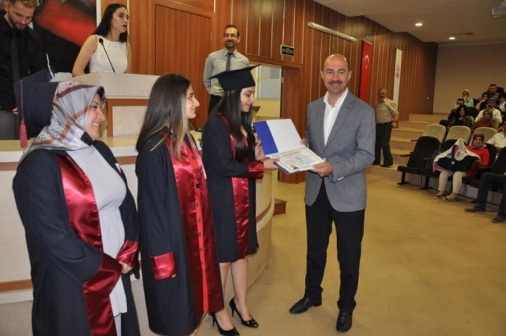 Terme Meslek Yüksekokulu'nda mezuniyet coşkusu - Resim 3
