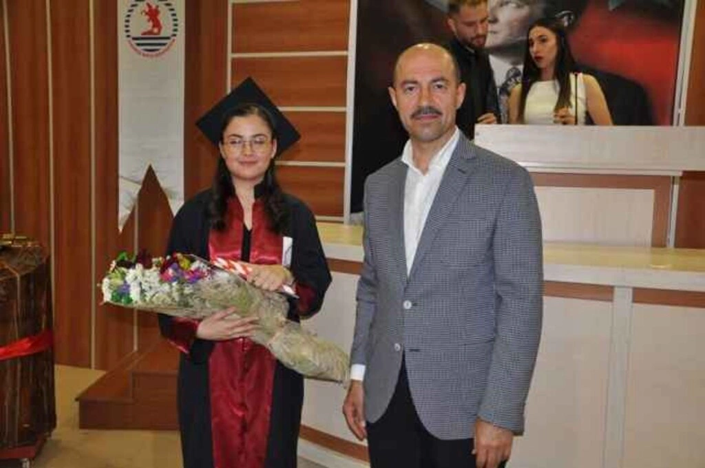 Terme Meslek Yüksekokulu'nda mezuniyet coşkusu - Resim 4