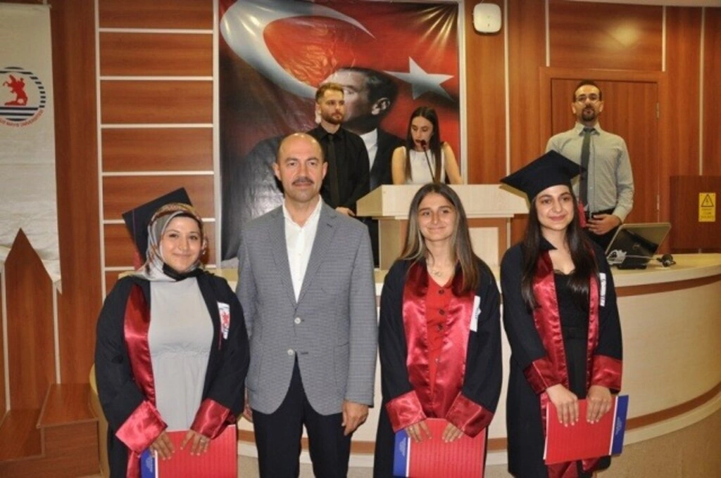 Terme Meslek Yüksekokulu'nda mezuniyet coşkusu - Resim 6