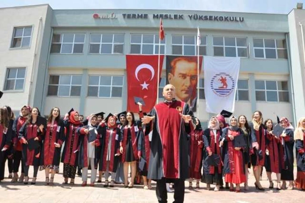 Terme Meslek Yüksekokulu'nda mezuniyet coşkusu - Resim 8