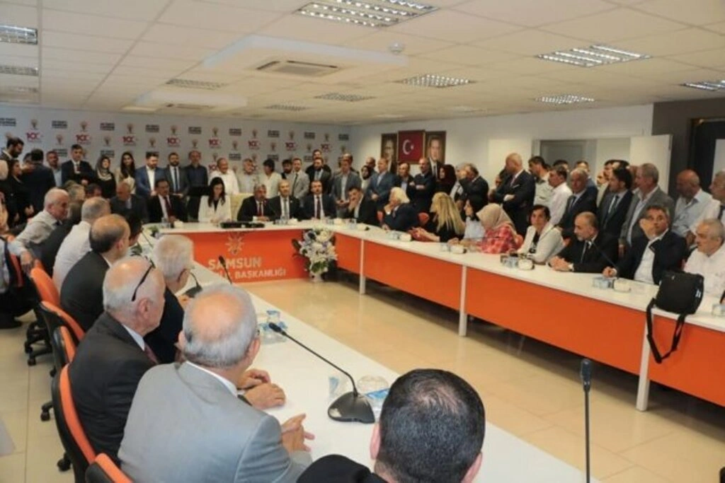 AK PARTİ SAMSUN BAYRAM'DA HERKESLE KUCAKLAŞTI - Resim 3