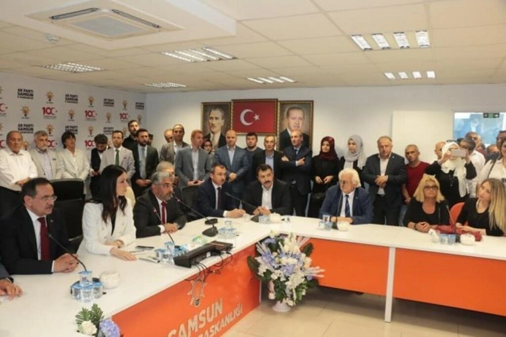 AK PARTİ SAMSUN BAYRAM'DA HERKESLE KUCAKLAŞTI - Resim 4