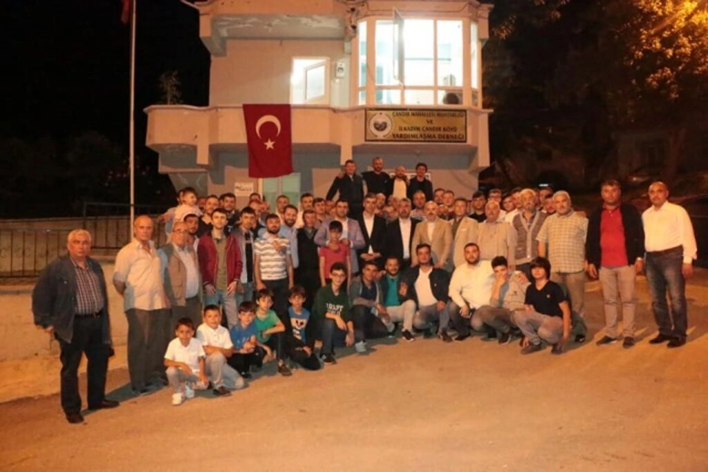 AK PARTİ SAMSUN BAYRAM'DA HERKESLE KUCAKLAŞTI - Resim 6