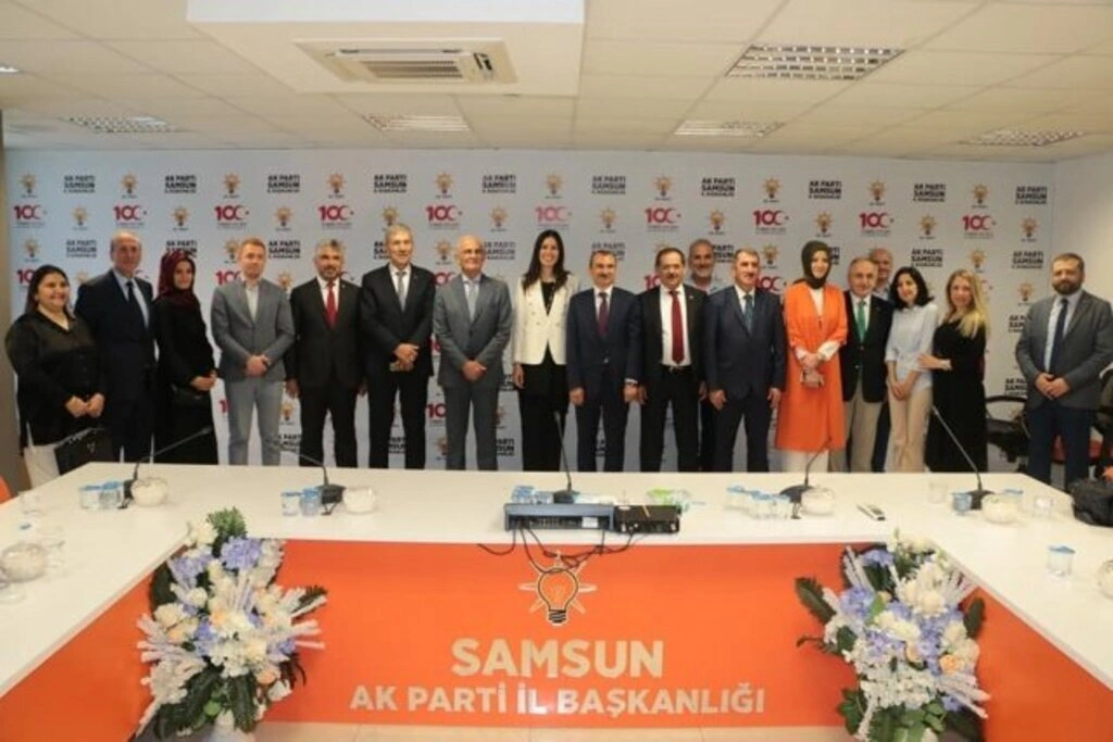 AK PARTİ SAMSUN BAYRAM'DA HERKESLE KUCAKLAŞTI - Resim 8
