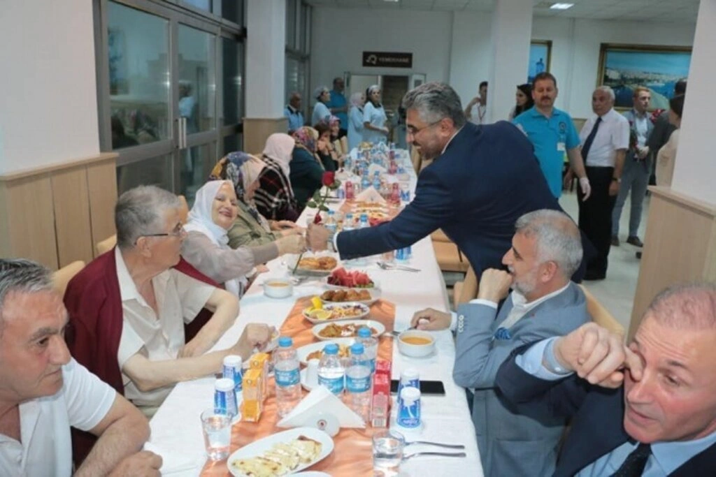 AK PARTİ SAMSUN BAYRAM'DA HERKESLE KUCAKLAŞTI - Resim 18