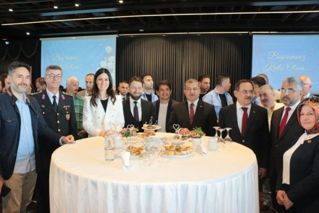 AK PARTİ SAMSUN BAYRAM'DA HERKESLE KUCAKLAŞTI - Resim 20