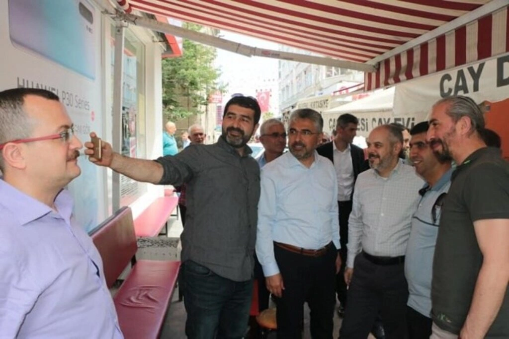 AK PARTİ SAMSUN BAYRAM'DA HERKESLE KUCAKLAŞTI - Resim 30