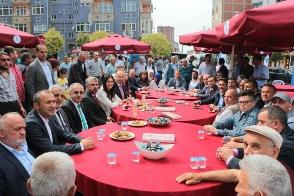 AK PARTİ SAMSUN BAYRAM'DA HERKESLE KUCAKLAŞTI - Resim 38