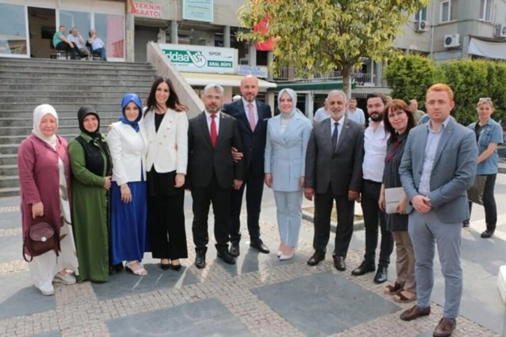 AK PARTİ SAMSUN BAYRAM'DA HERKESLE KUCAKLAŞTI - Resim 40