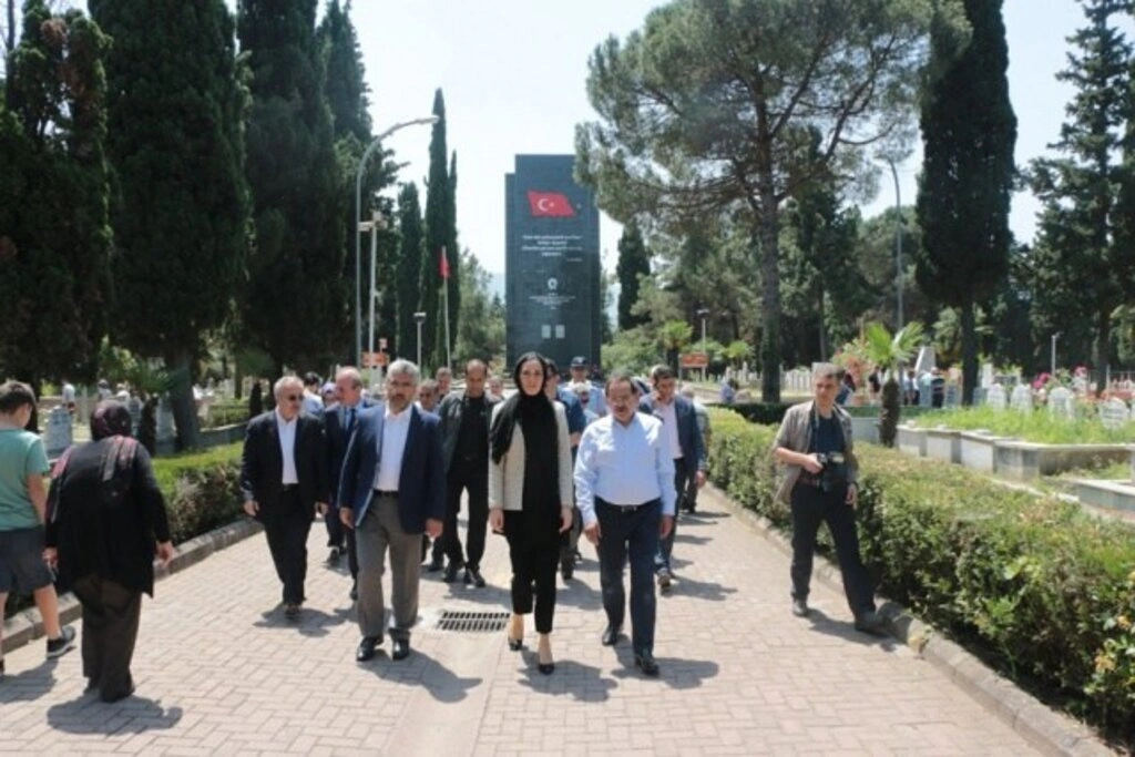 AK PARTİ SAMSUN BAYRAM'DA HERKESLE KUCAKLAŞTI - Resim 41