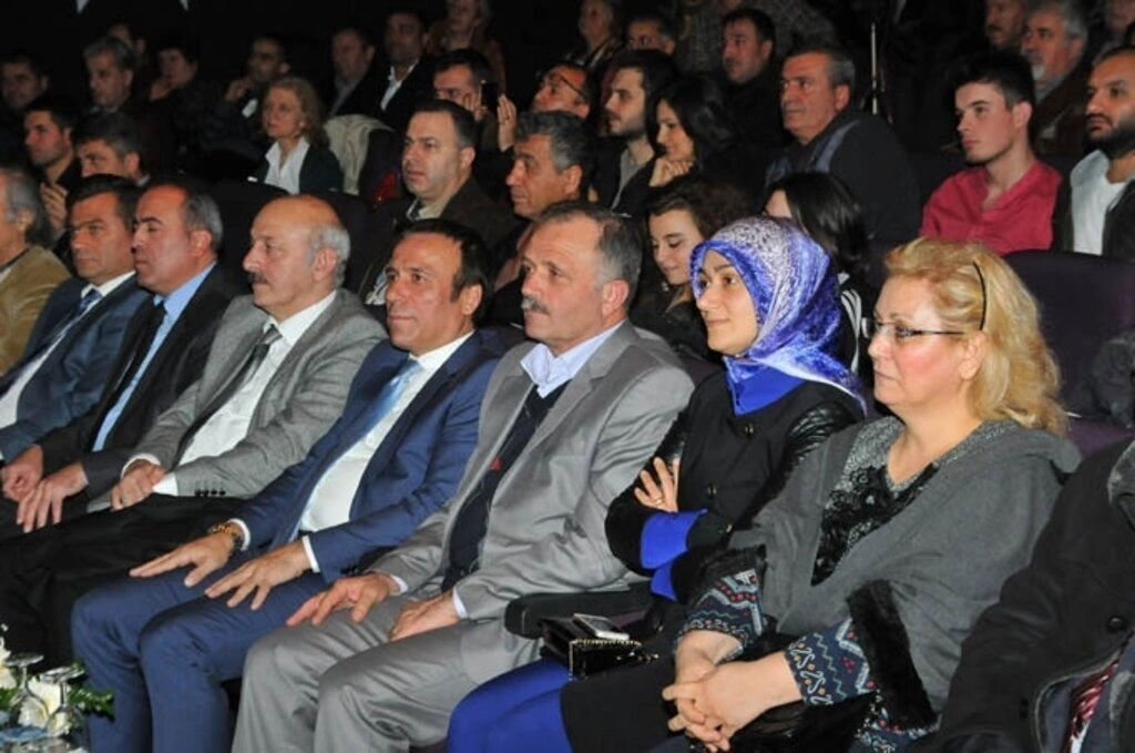 BAŞKAN GENÇ ÖĞRETMENİNİ UNUTMADI - Resim 3