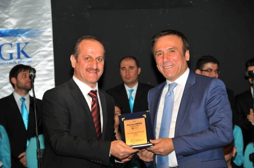 BAŞKAN GENÇ ÖĞRETMENİNİ UNUTMADI - Resim 5